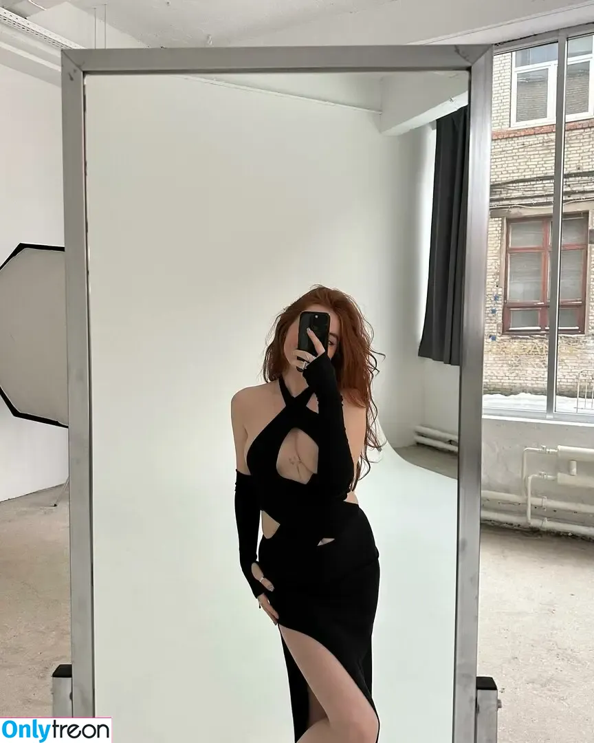 q.fwq nude photo #0003 (q.fwq)