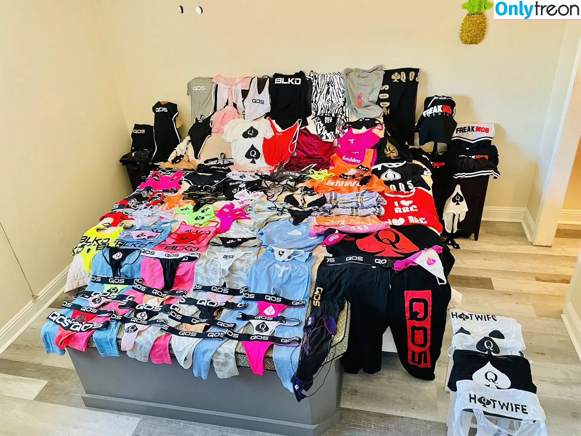 QOS Underwear голая photo #0014 (Apparel videos / qos_brand)