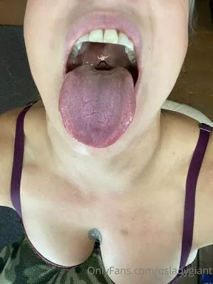 qsladygiant / shisparkl3z nude photo #0019