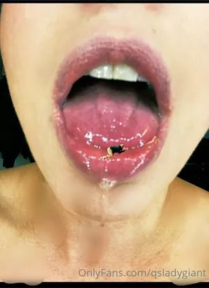 qsladygiant / shisparkl3z nude photo #0021