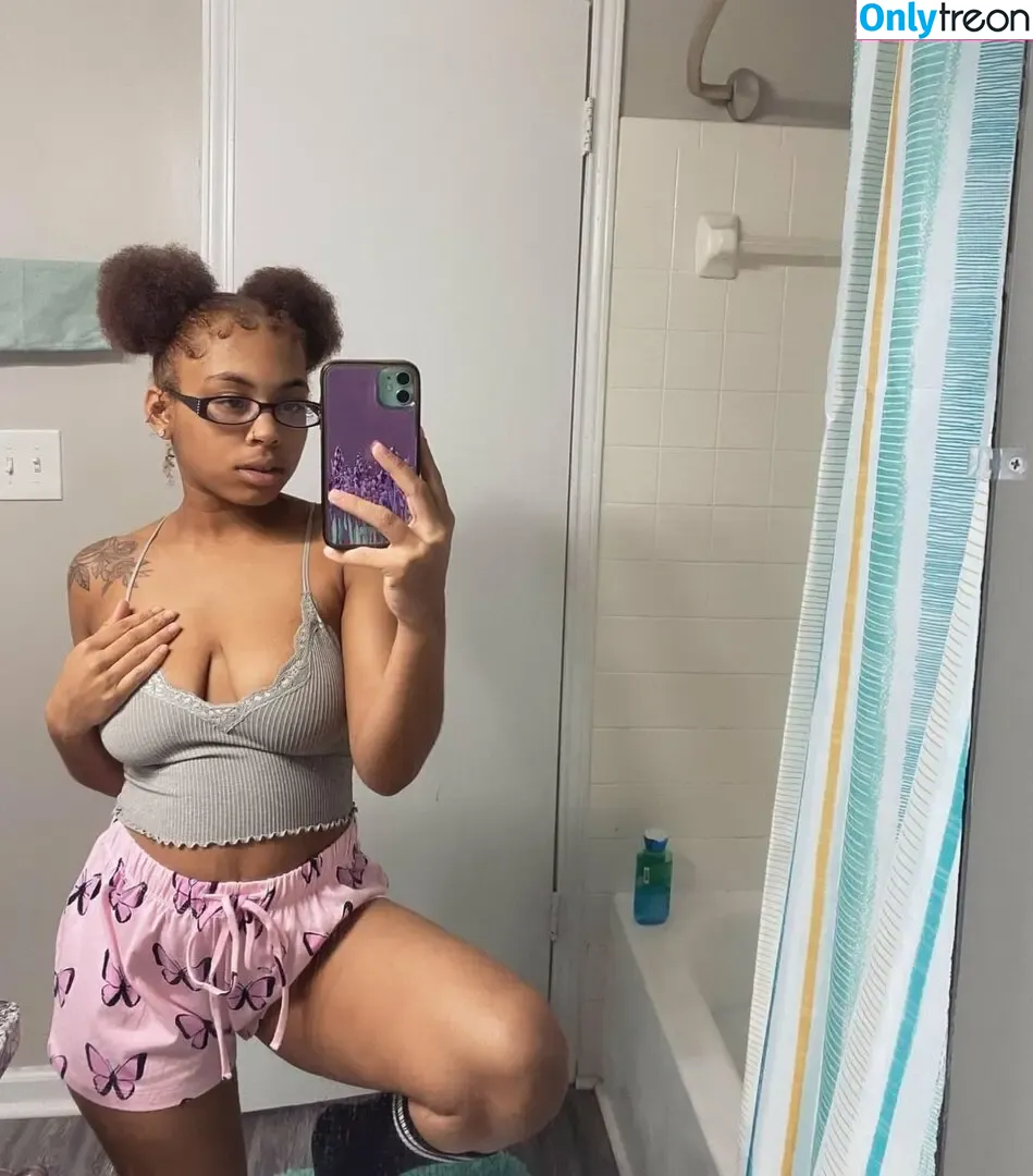 Queen.mya Tinymya nude photo #0006 (queen.mya____ / tinymya)