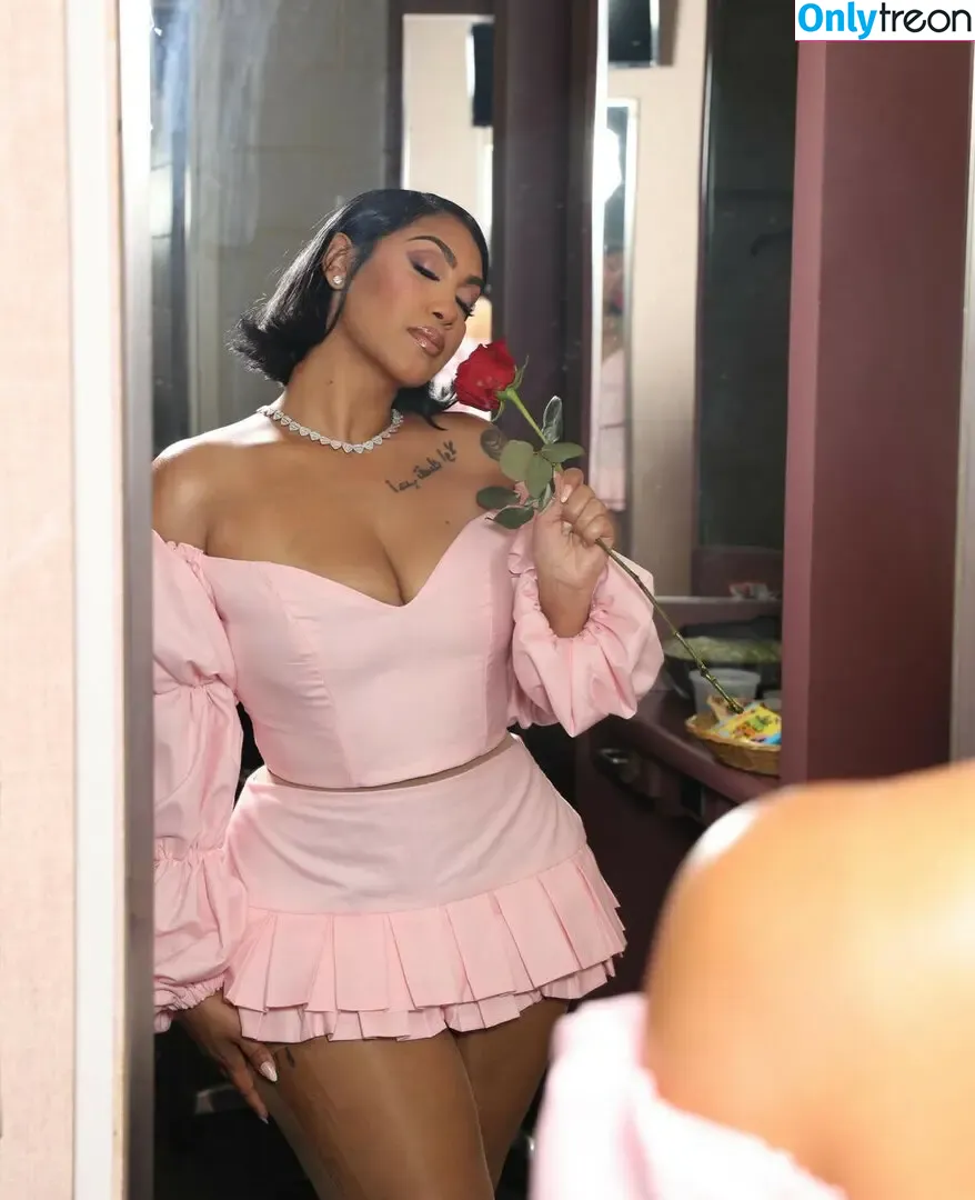 Queen Najia nude photo #0048 (queennaija)