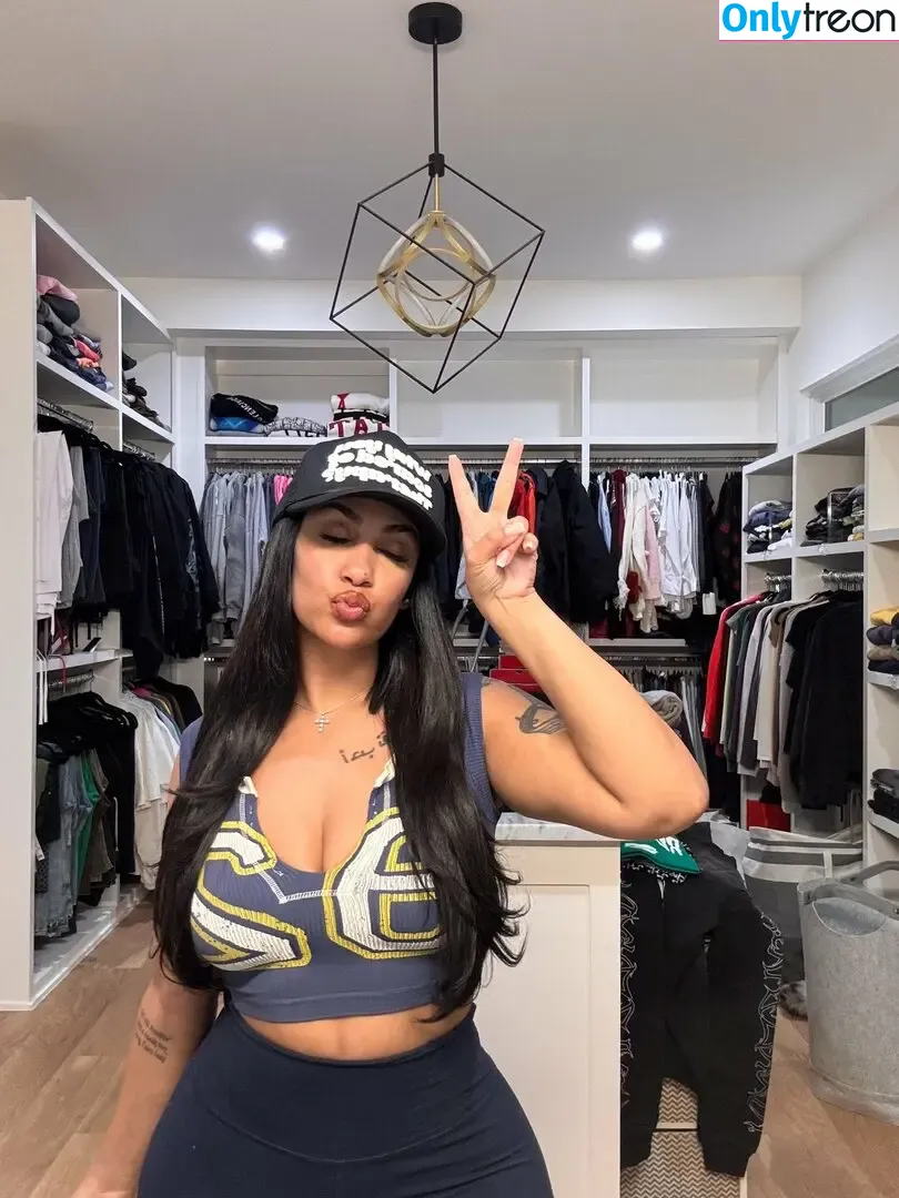 Queen Najia голая photo #0142 (queennaija)