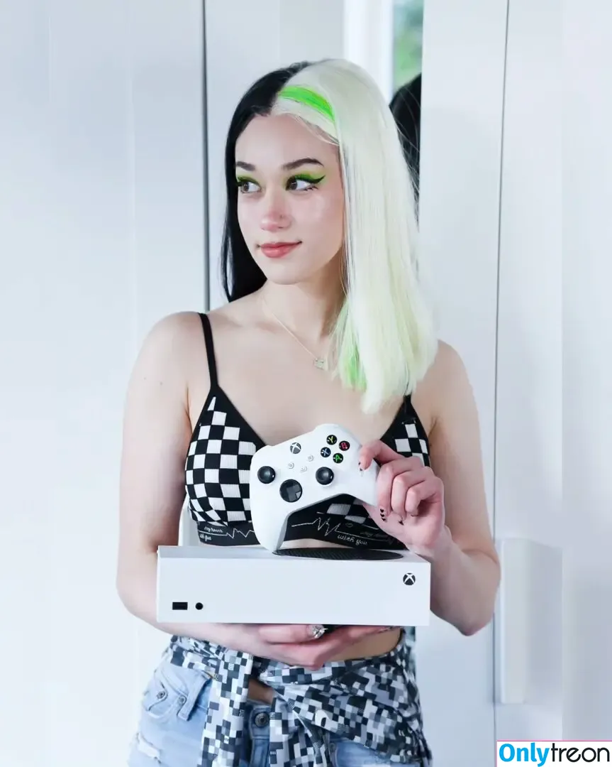 Queen Tofu nude photo #0256 (Tofu games / babytofu / tofu_games)