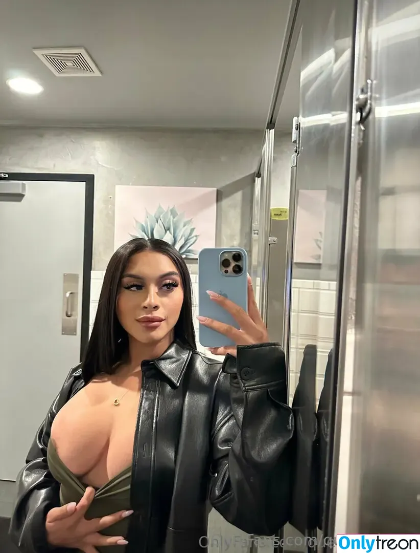 Queendreaa nude photo #0037 (andreaamerc / queendrea)