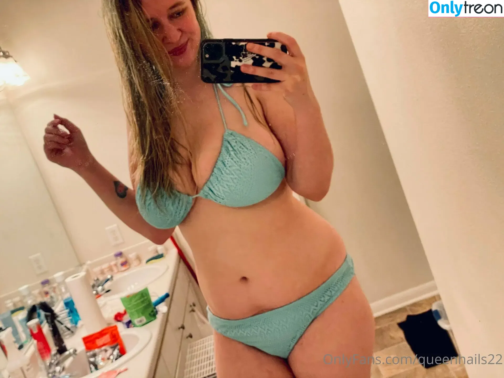 queenhails22 nude photo #0003 (queenhailey26)