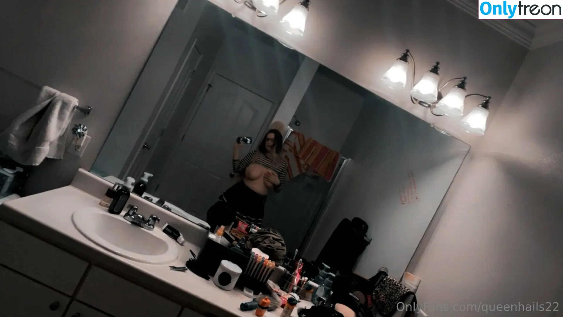 queenhails22 nude photo #0038 (queenhailey26)