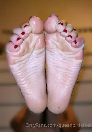 queenpixiefeet / queenpee nude photo #0002