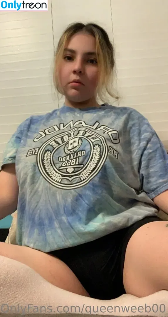 queenweeb00 nude photo #0018 (queenweeb00)