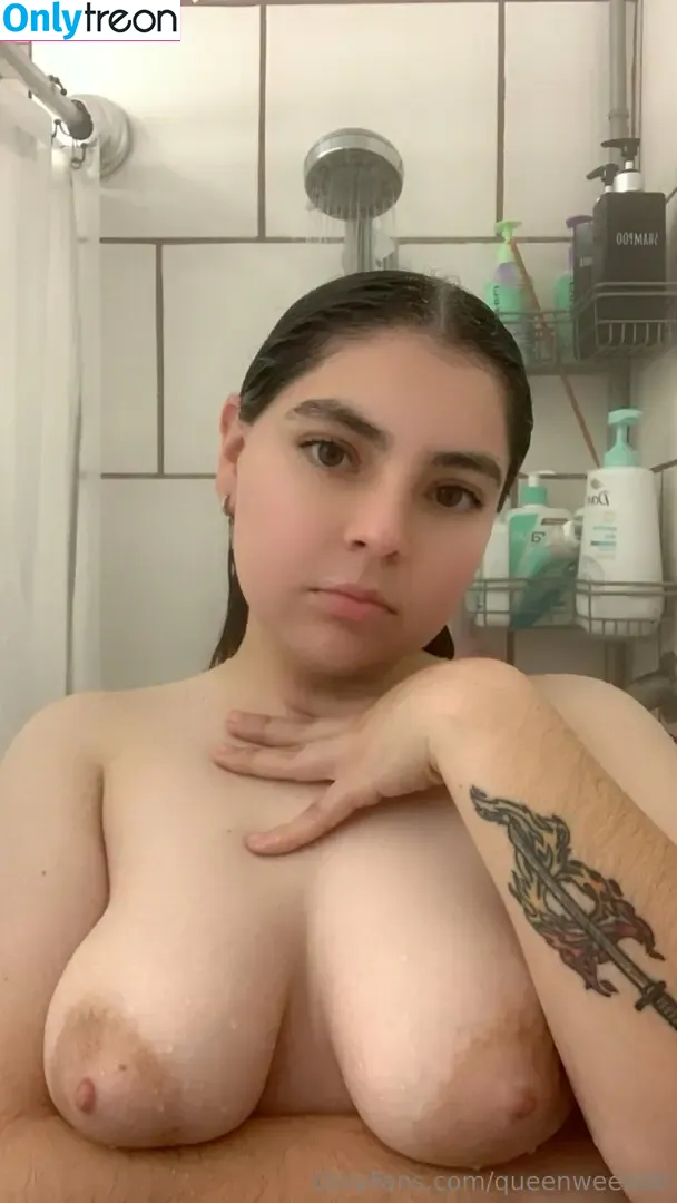 queenweeb00 nude photo #0031 (queenweeb00)