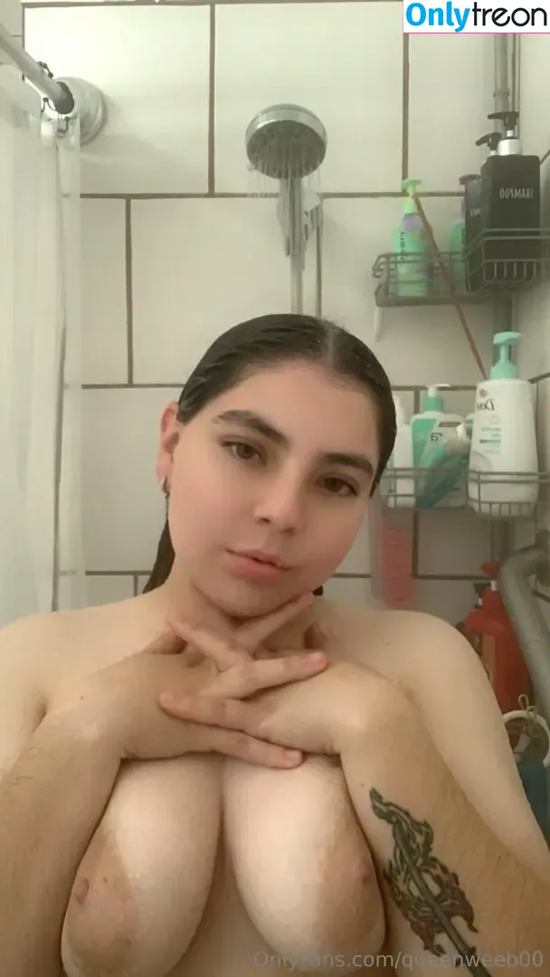 queenweeb00 nude photo #0032 (queenweeb00)