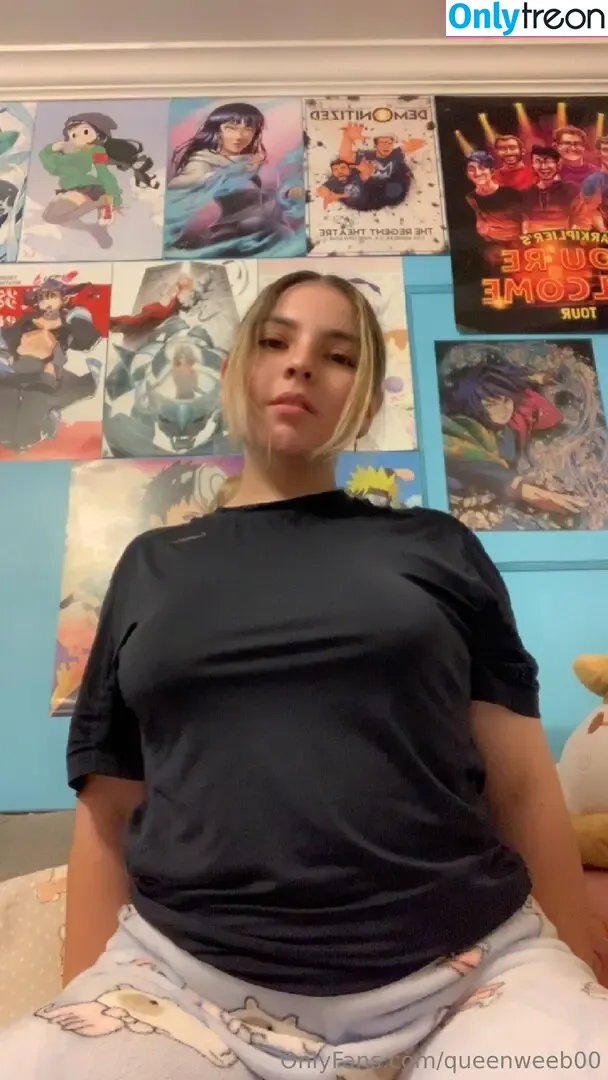 queenweeb00 nude photo #0035 (queenweeb00)