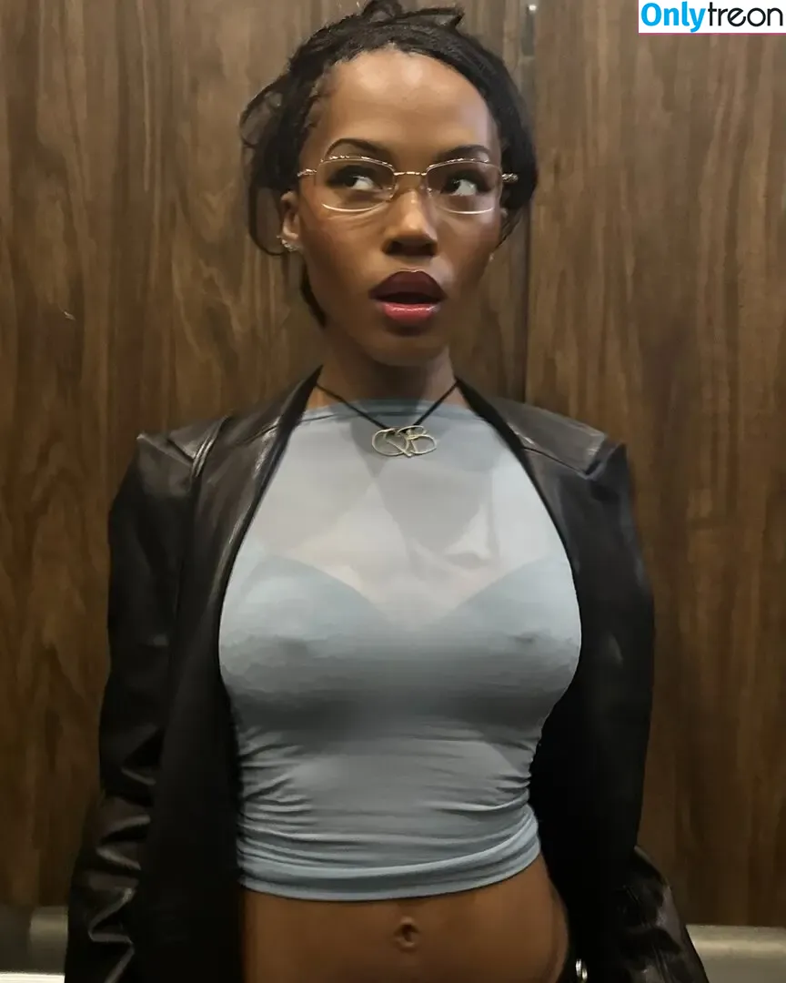 Quenlin Blackwell nude photo #0217 (quenblackwell)