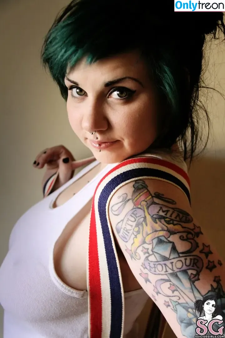Quinne голая photo #1036 (quin.night / quinne_germain)