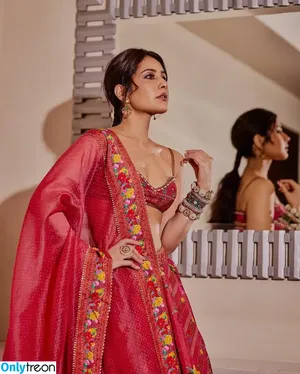 Raashii Khanna / raashiikhanna nude photo #0008