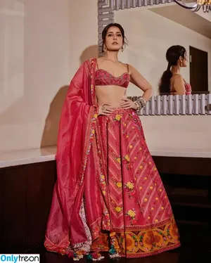 Raashii Khanna / raashiikhanna nude photo #0013