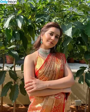 Raashii Khanna / raashiikhanna nude photo #0027