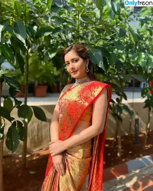 Raashii Khanna / raashiikhanna nude photo #0028