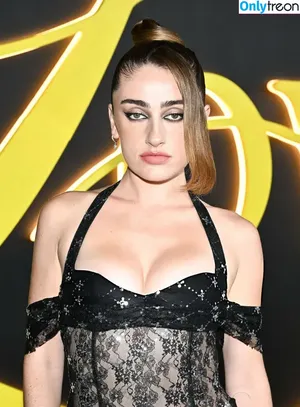 Rachel Anne Sennott / treaclychild фото голая #0896