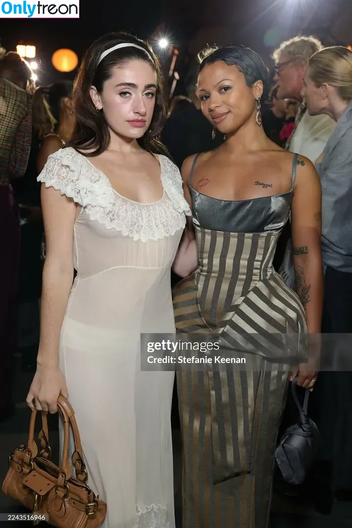 Rachel Anne Sennott голая photo #0884 (treaclychild)