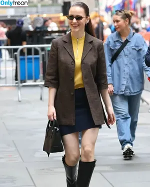 Rachel Brosnahan / Marvelous Mrs. Maisel / rachelbrosnahan фото голая #0662