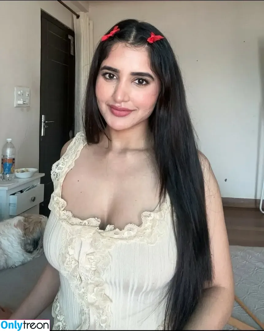 Rachel Sharma nude photo #0001 (sharma_rachel_)