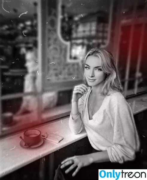 Rachel Skarsten голая photo #0024 (rachieskarsten)