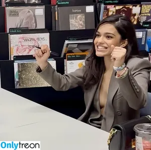 Rachel Zegler / rachelzegler / rachmariexoxo nude photo #2087