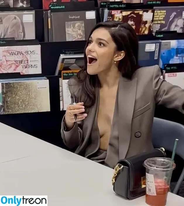 Rachel Zegler nude photo #2088 (rachelzegler / rachmariexoxo)