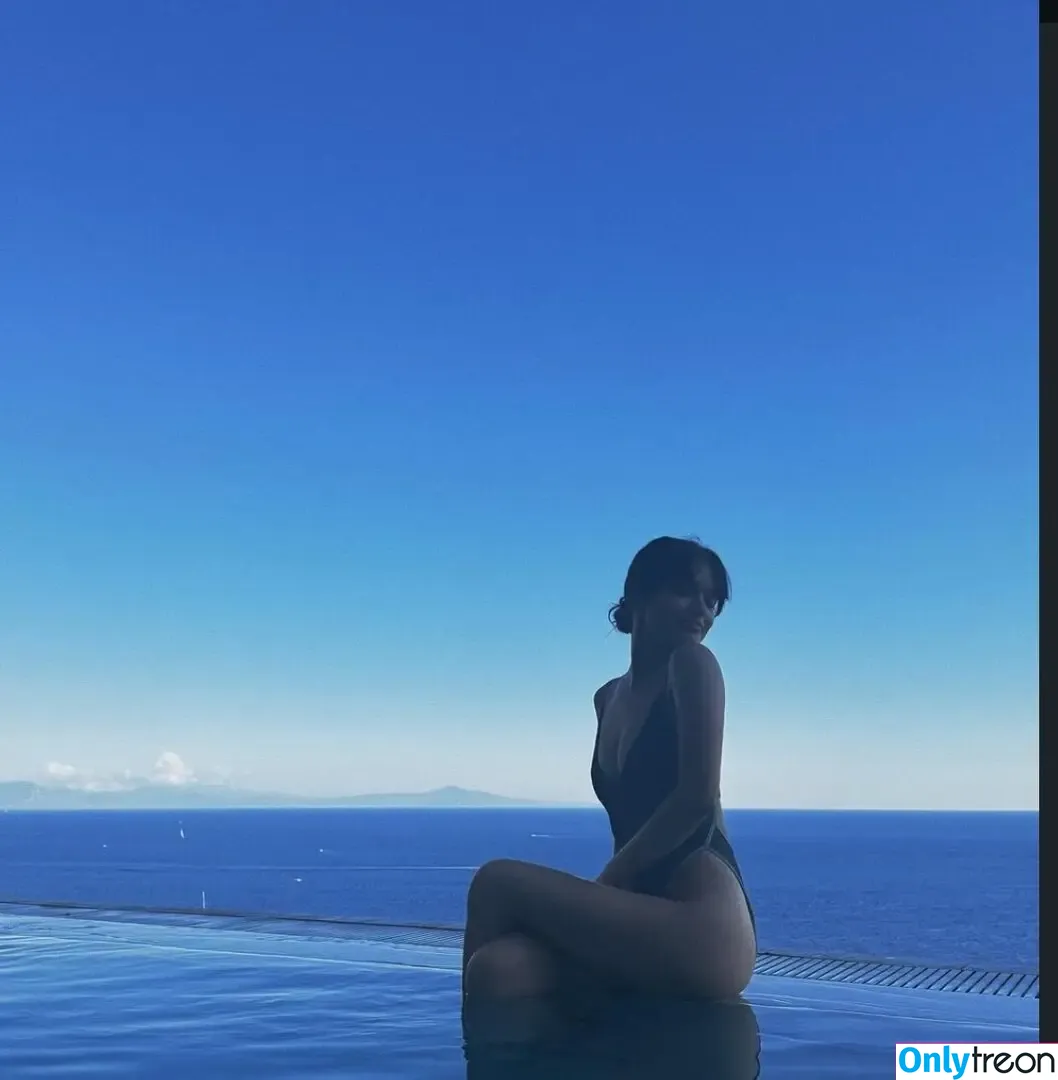 Rachel Zegler nude photo #2148 (rachelzegler / rachmariexoxo)