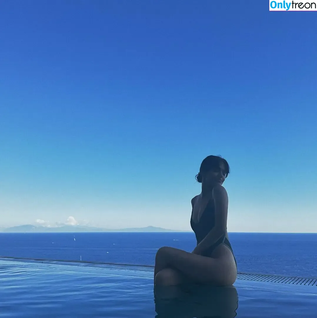 Rachel Zegler nude photo #2156 (rachelzegler / rachmariexoxo)