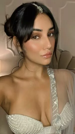 Radhika Seth / radhikasethh фото голая #0009