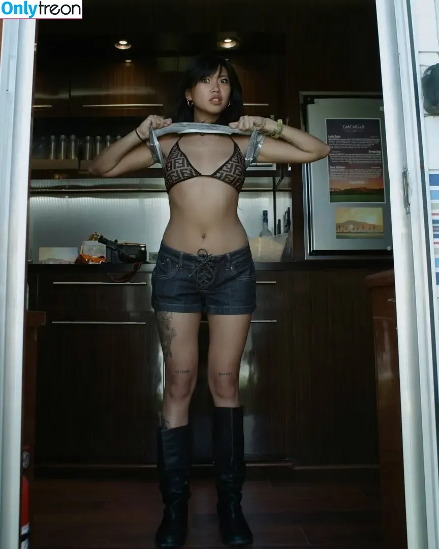 Radvxz nude photo #0499 (Beabadoobee)