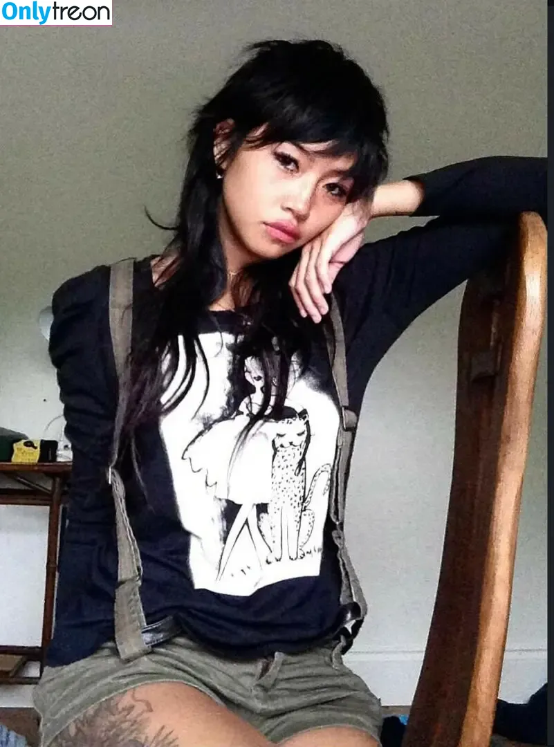 Radvxz nude photo #0580 (Beabadoobee)