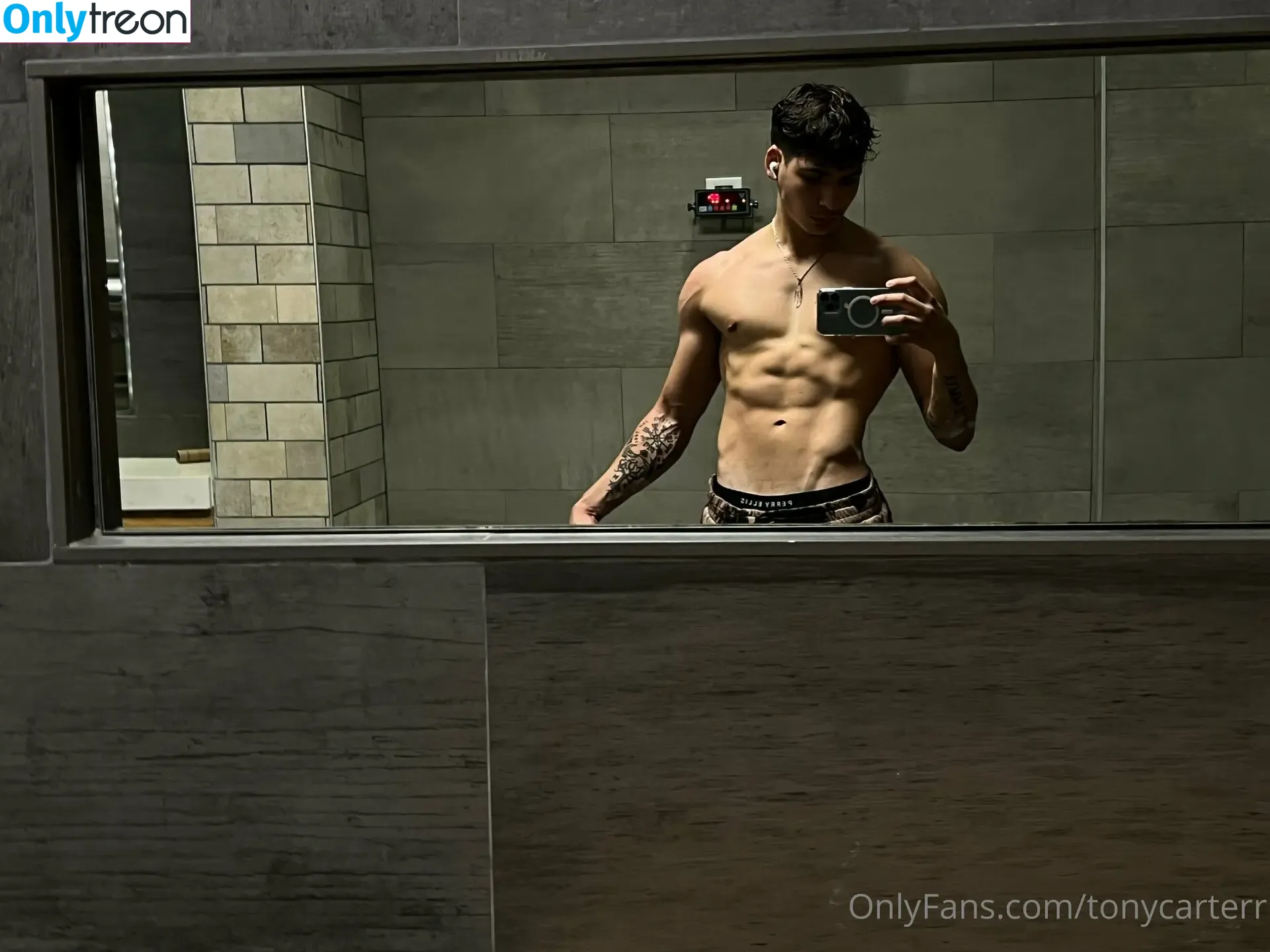 rafakillls nude photo #0015 (rafakillls)