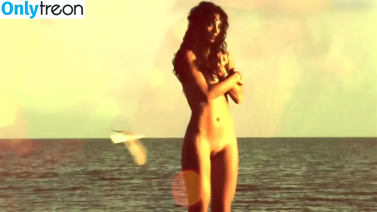 Raffaella Modugno nude photo #0005 (raffaellamodugno)