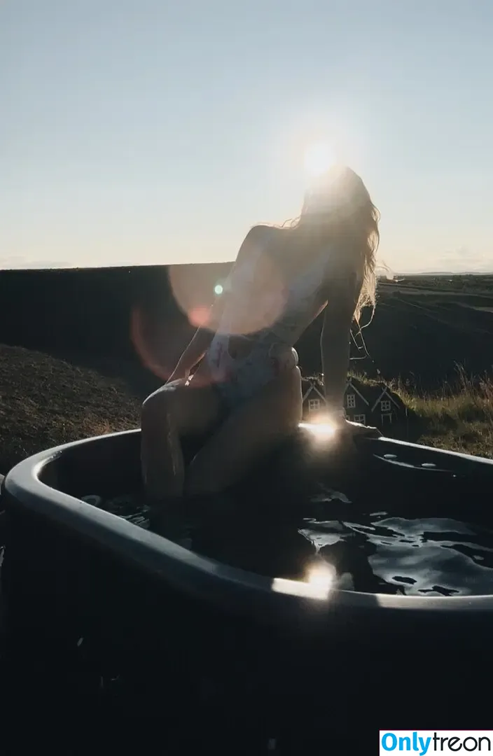 Ragga Ragnars nude photo #0379 (RagnheiÃ°ur RagnarsdÃ³ttir / raggaragnars / ragnarzdrapa)