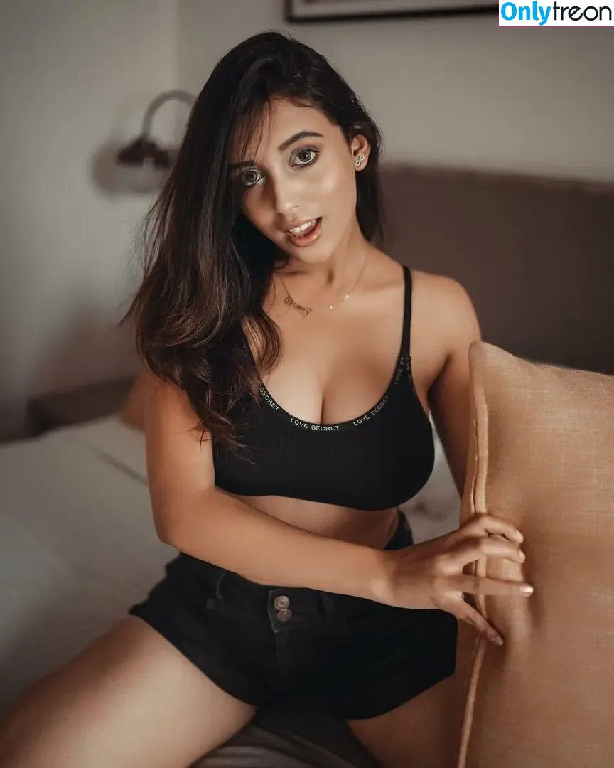 Rajasree nude photo #0029 (rajahraee / sreeeeeeee.__)