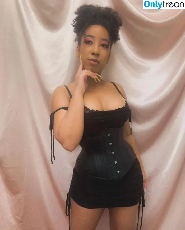 Rappers Daughters nude photo #0035 (reignyates)