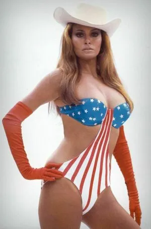 Raquel Welch / therealraquelwelch фото голая #0034