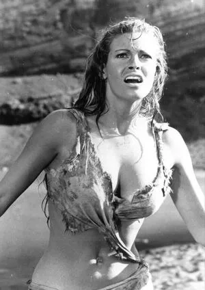 Raquel Welch / therealraquelwelch фото голая #0038