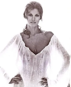 Raquel Welch / therealraquelwelch фото голая #0040