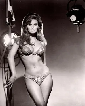 Raquel Welch / therealraquelwelch фото голая #0065