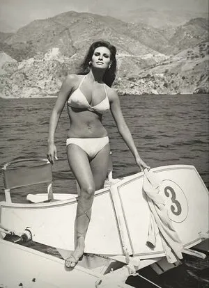 Raquel Welch / therealraquelwelch фото голая #0071