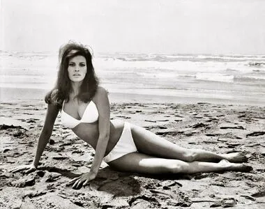 Raquel Welch / therealraquelwelch фото голая #0095