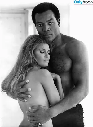 Raquel Welch / therealraquelwelch nude photo #0145