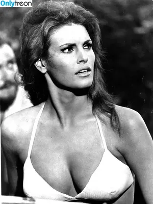 Raquel Welch / therealraquelwelch nude photo #0158
