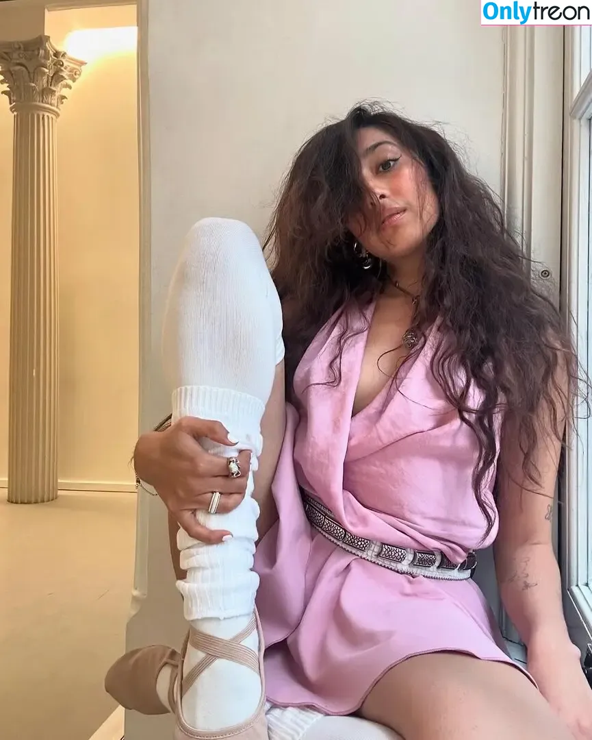 Raveena nude photo #0065 (raveena_aurora / raveenaravish)