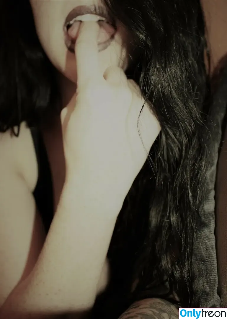 ravenreigns nude photo #0009 (Freckles18)
