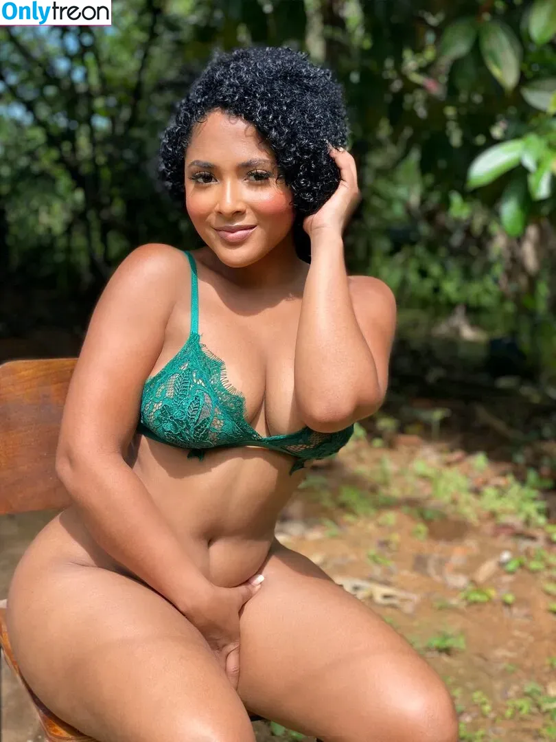 Raychellemcm nude photo #0001 (Raychellemc)